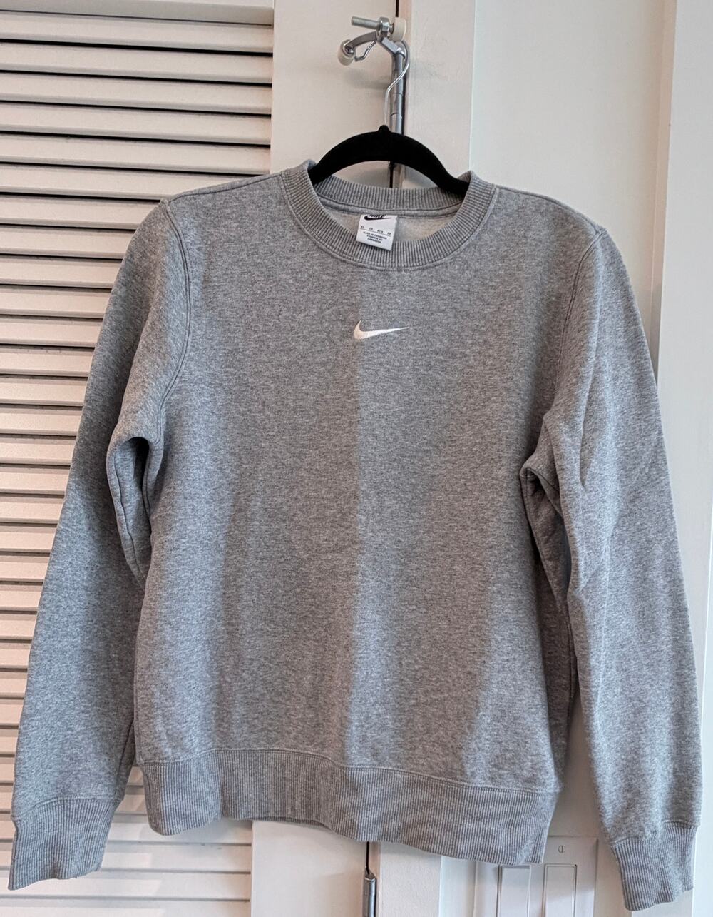 Nike Gray Crewneck Sweatshirt XS Center Swoosh Logo Long Sleeves Fleece Pullover